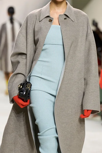 Look 64